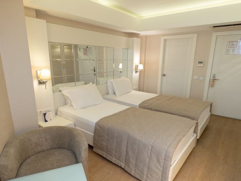 Alesta Yacht Hotel Deniz Manzaralı Aile Süiti yatak odası